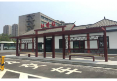 黃岡LCD顯示屏、復古式候車亭板式，突出城市復古特色的格調(diào)
